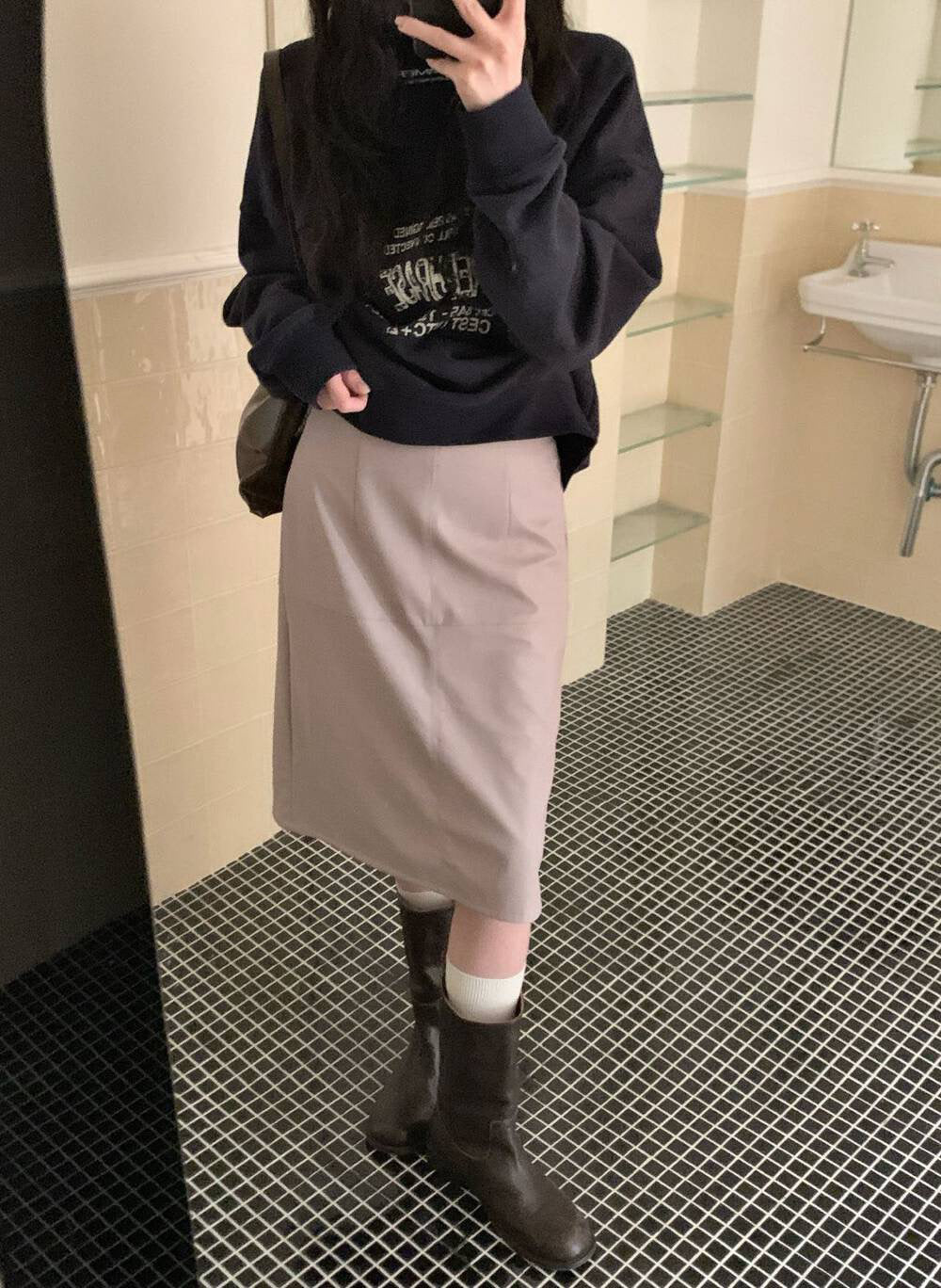 // 冷衫必備配搭單品五分皮裙