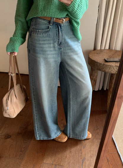 // 復古洗水色直筒牛仔褲