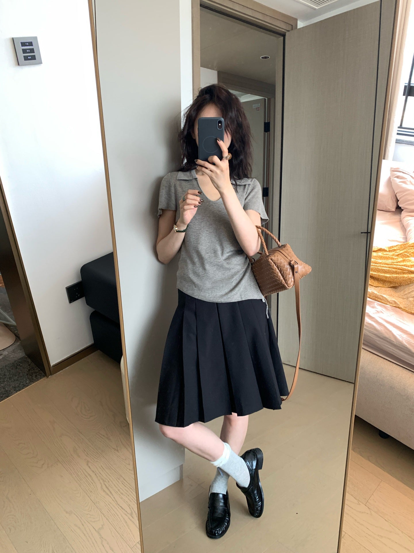 // 側束腰開叉小v翻領NT