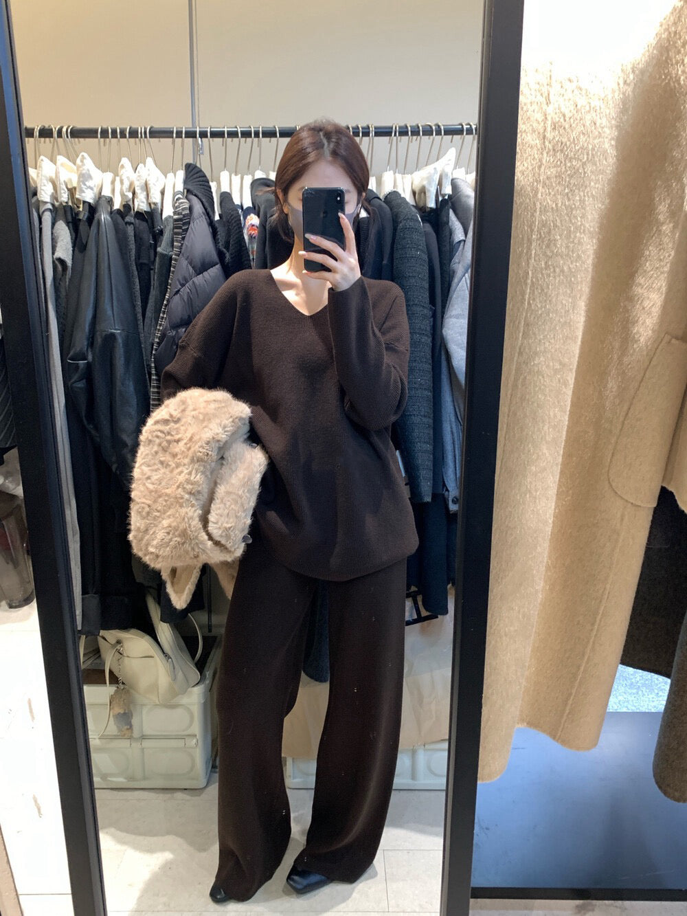 // 懶人必備氣質v領冷衫+褲套裝