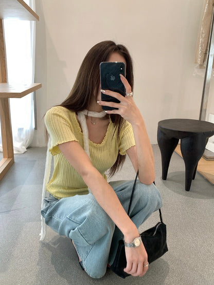 // 大U領顯瘦直紋木耳邊TEE