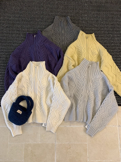 // 30%羊毛粗針麻花高領拉鍊CD