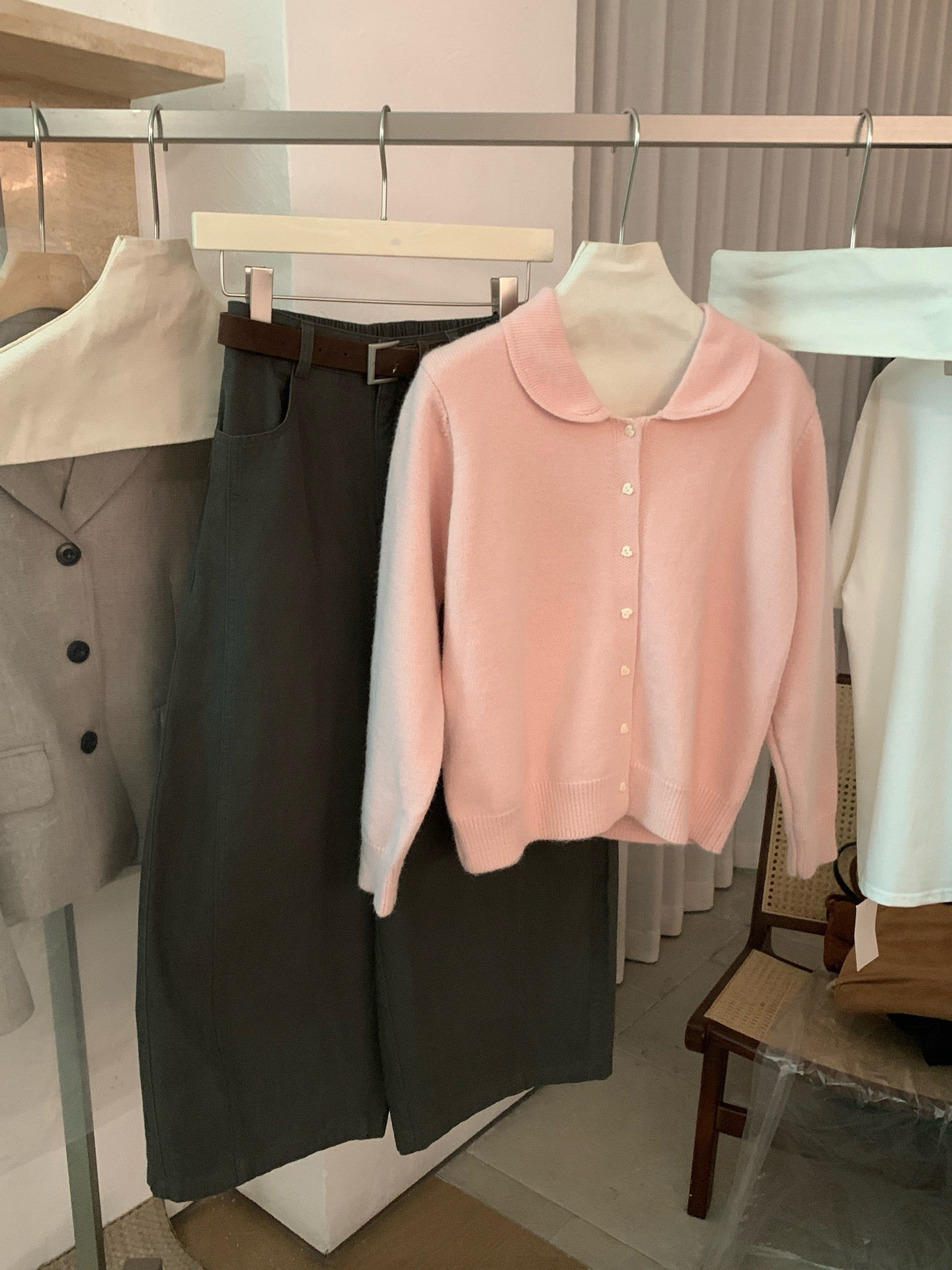 // 可愛圓邊翻領心心鈕扣開胸NT