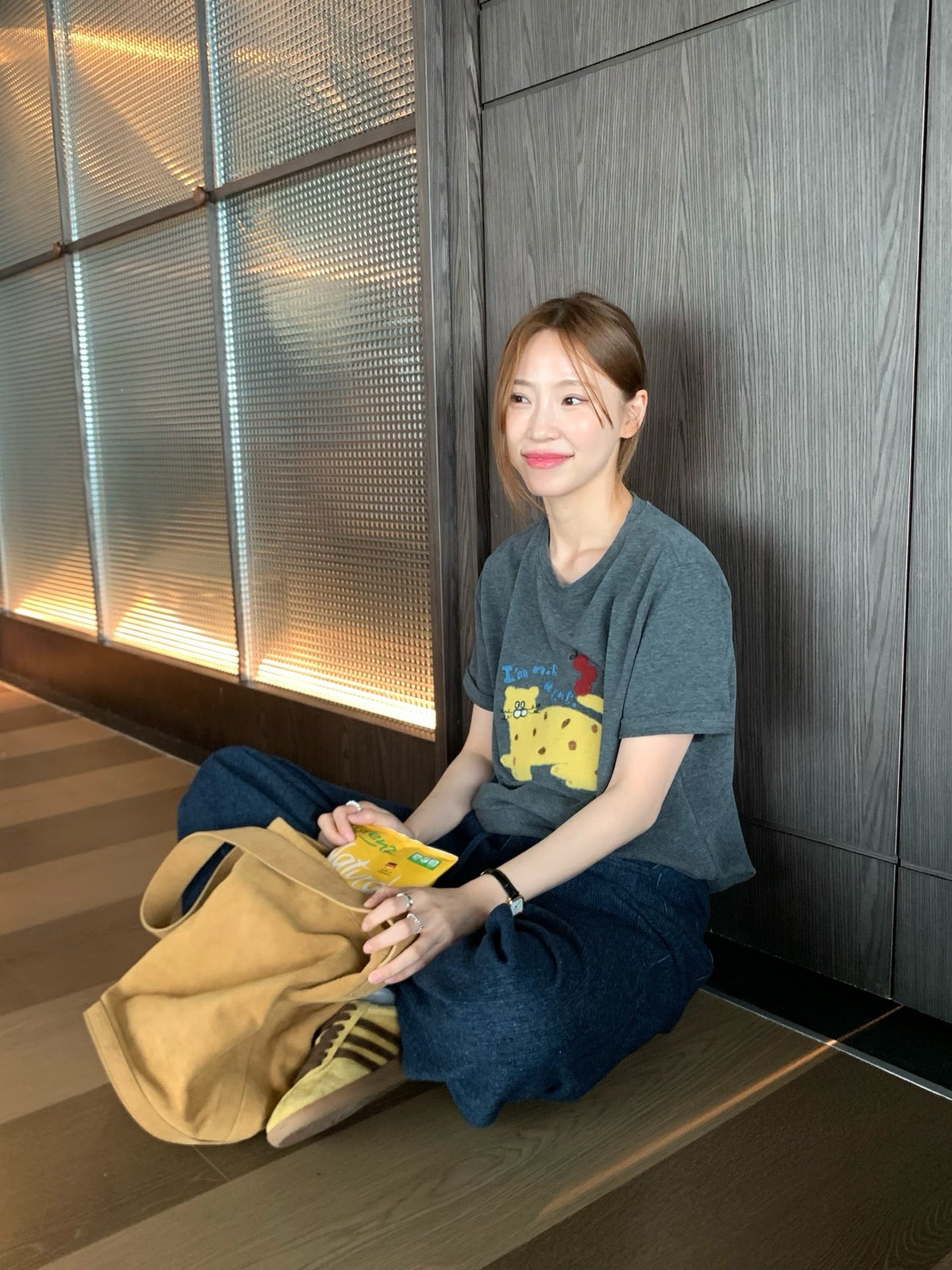 // 可愛小貓刺繡親膚磨毛感TEE