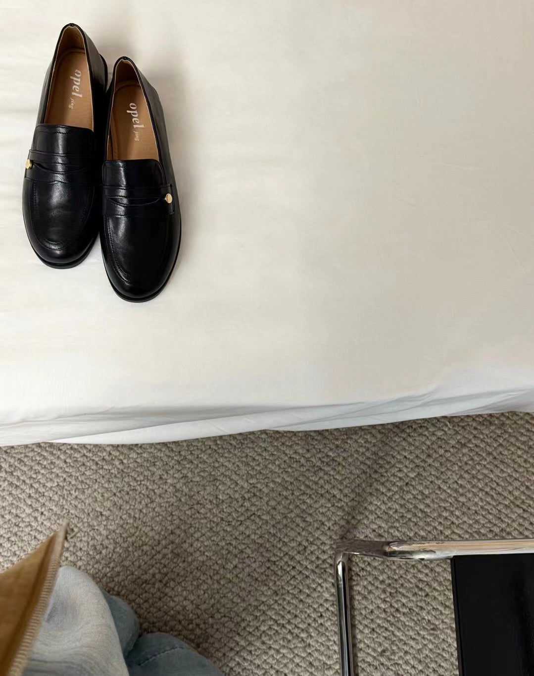 // 經典款金屬扣裝飾loafers