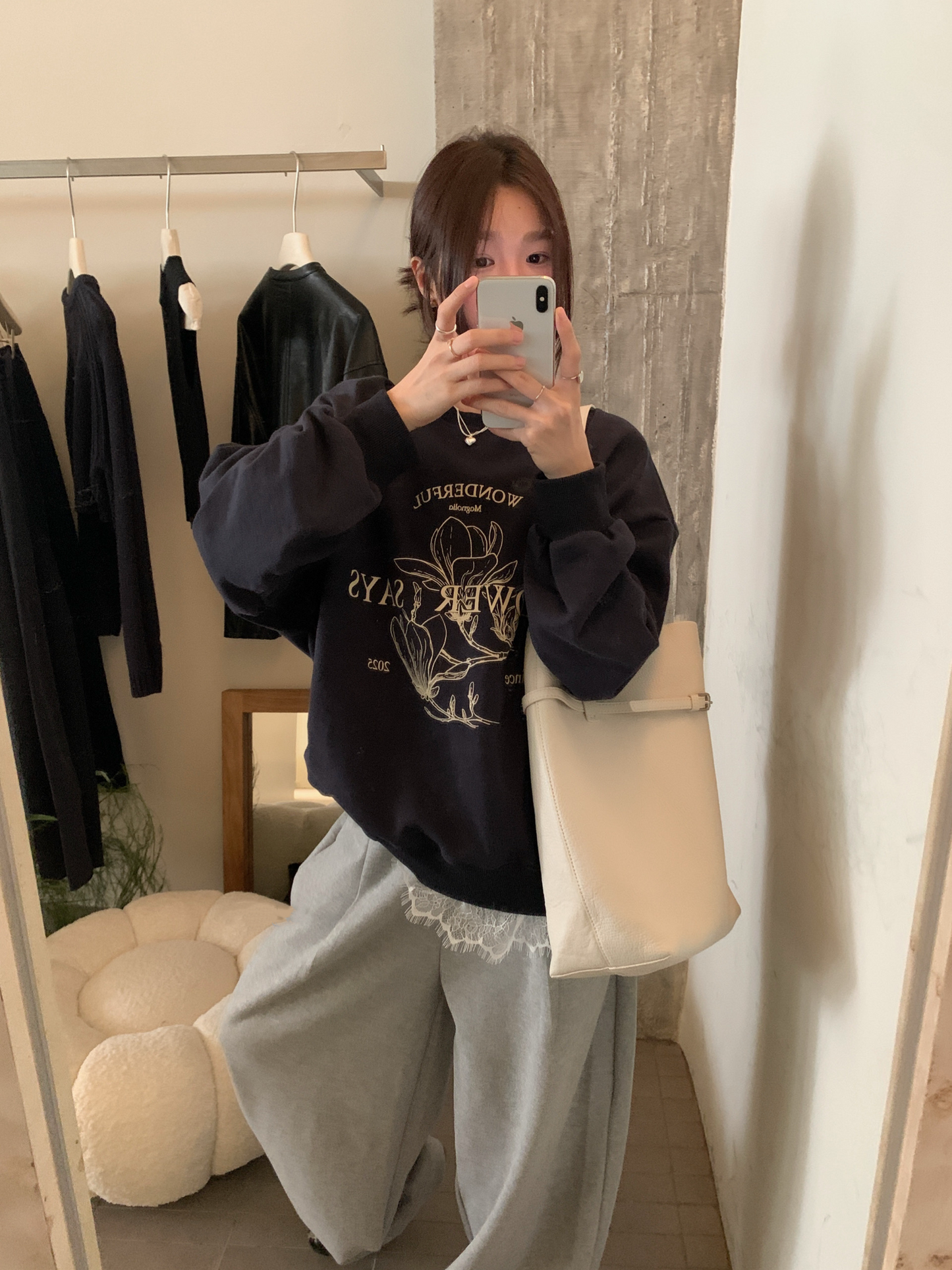 // 拼接lace腳花花圖案衛衣