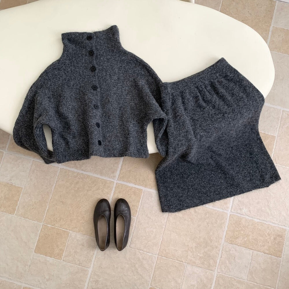 // 慵懶休閒感立領排扣毛衣+半身裙套裝