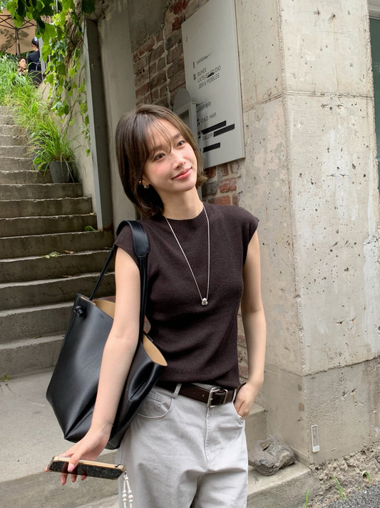 // 小半領飛飛袖針織背心