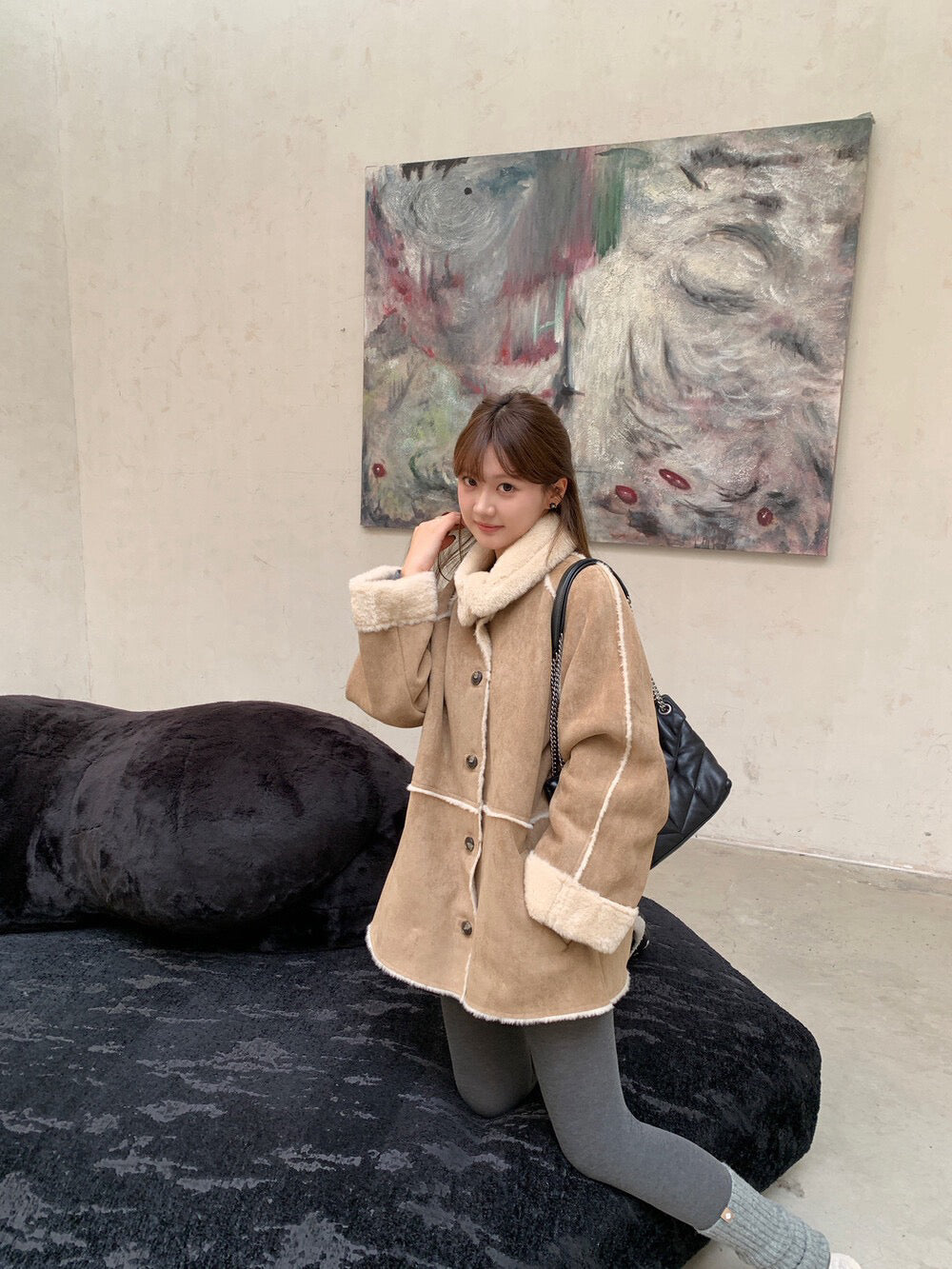 // 可立領牛角鈕皮毛一體中長外套