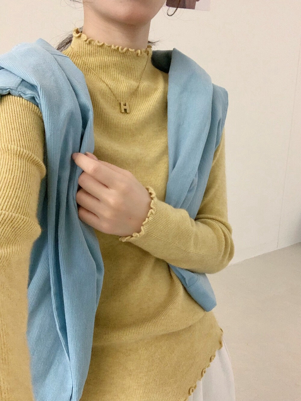 // 人手一件卷卷邊半領針織NT