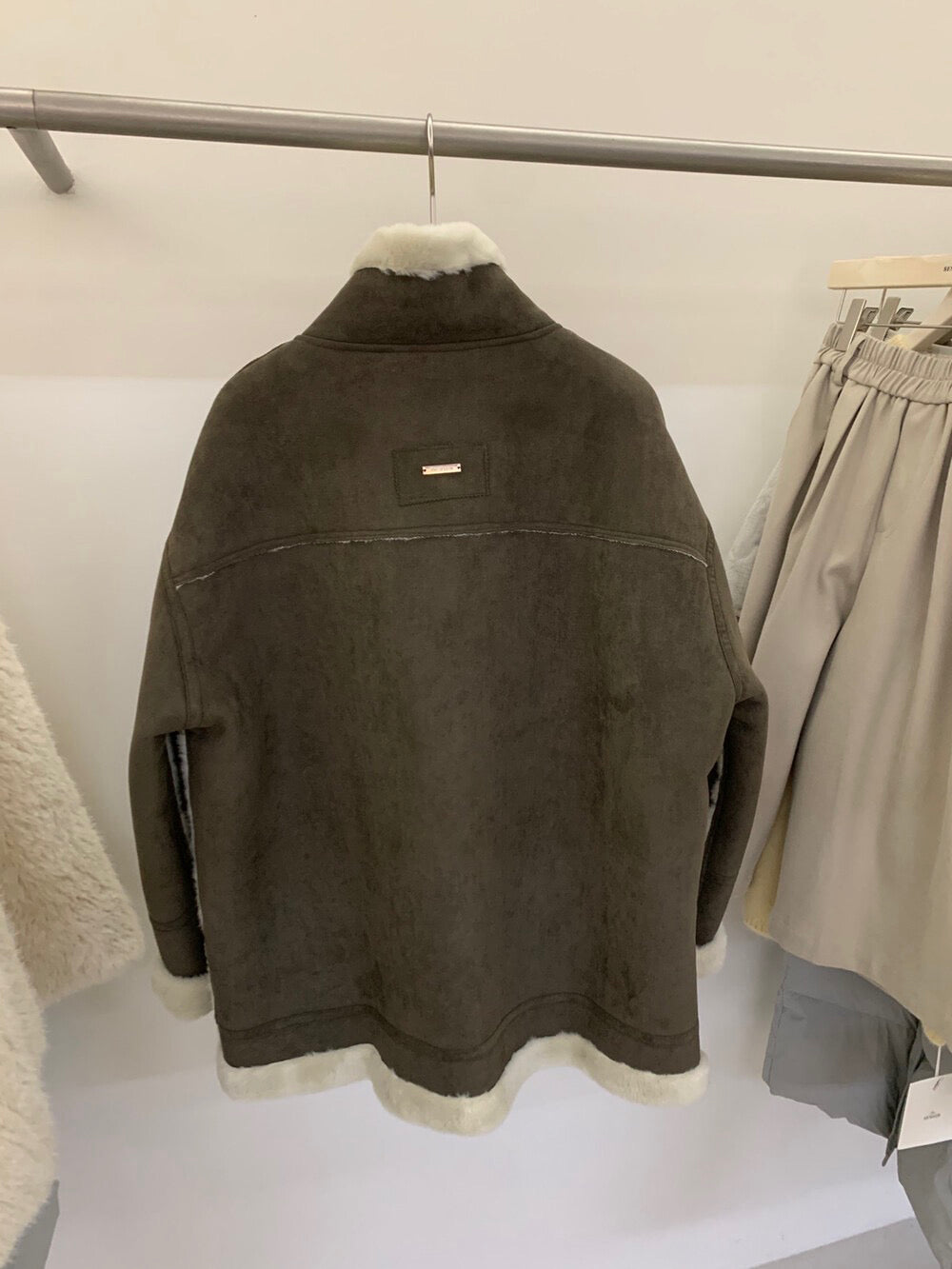 // 立領皮毛一體口袋中長外套