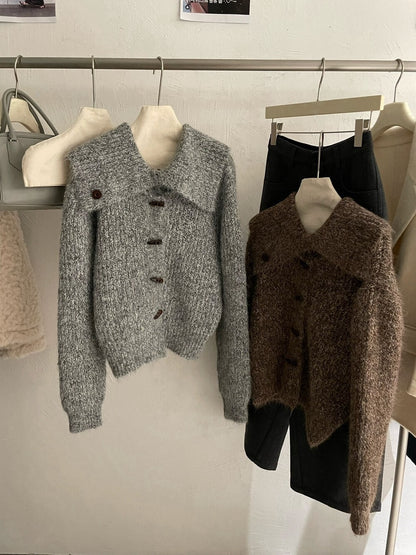 // 慵懶復古大翻領軟糯牛角鈕CD