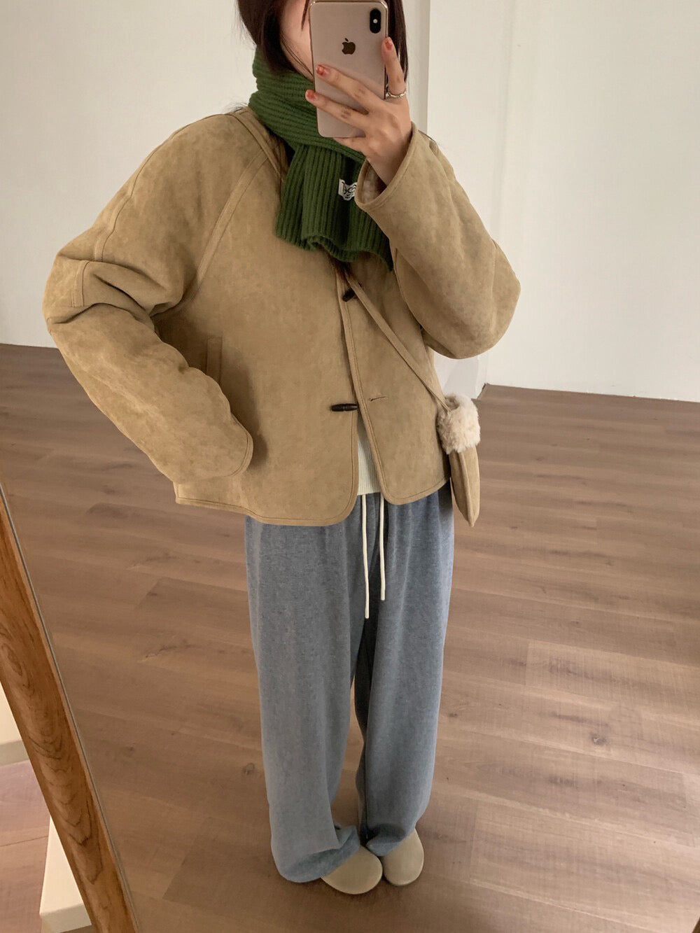 // 100%羊毛皮毛一體牛角鈕外套(連袋仔)