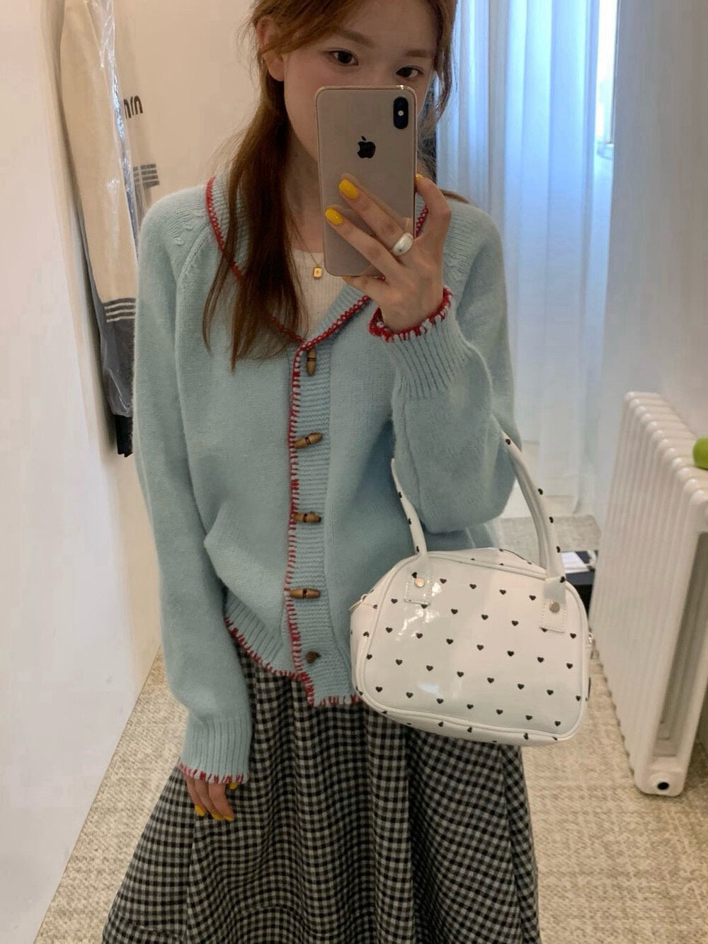 // 18%羊毛撞色鎖邊牛角鈕CD