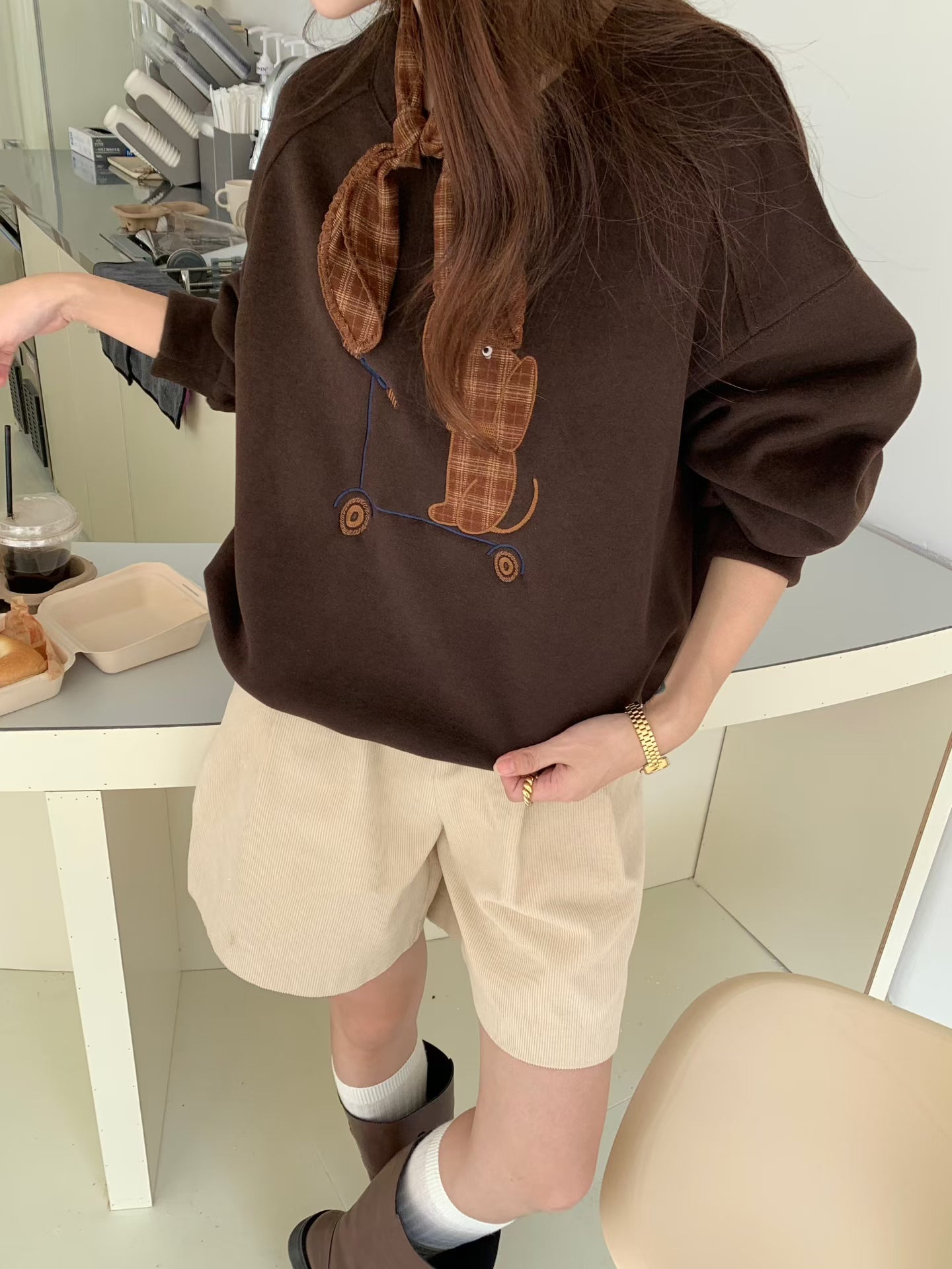 // 滑板小狗連絲巾衛衣