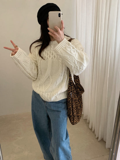 // 超美麻花織紋圓領套頭毛衣