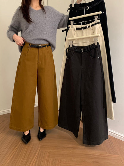 // 褲型100分微A直筒九分磨毛褲