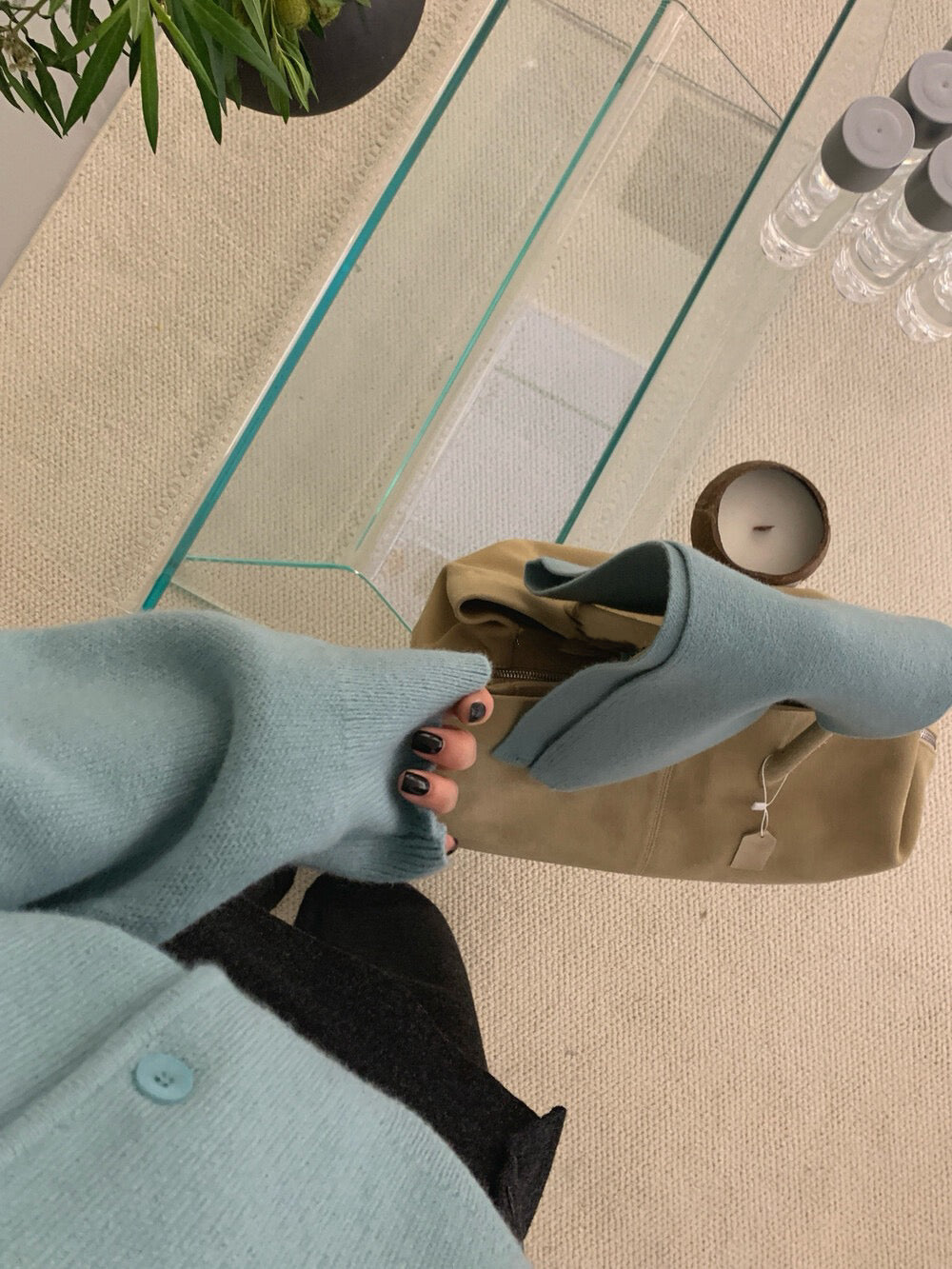 // 特別鈕扣設計連頸巾親膚CD