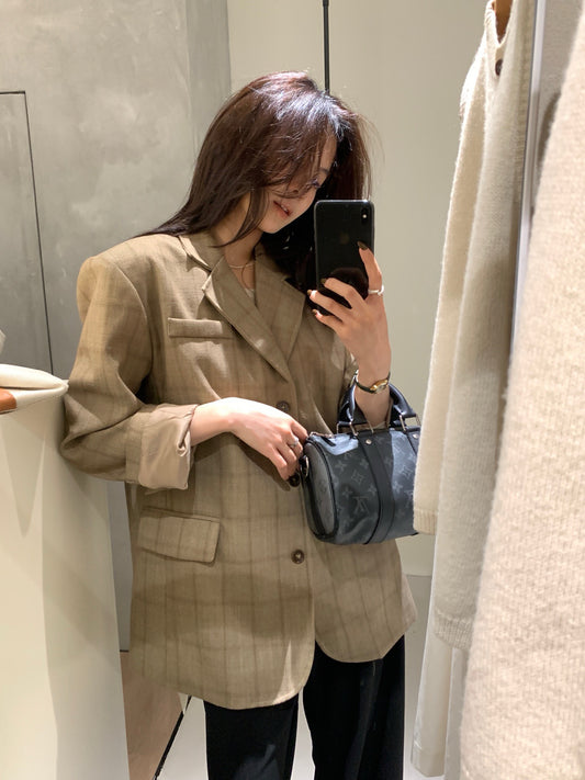// 經典格紋口袋西裝外套