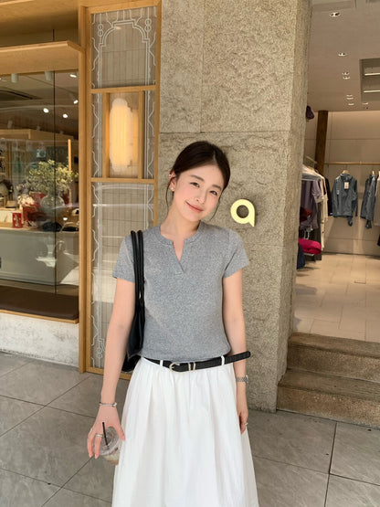 // 小V領正肩棉質TEE