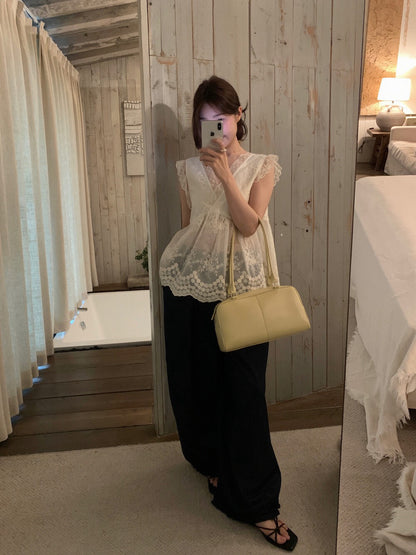 // 重工刺繡lace邊V領BL