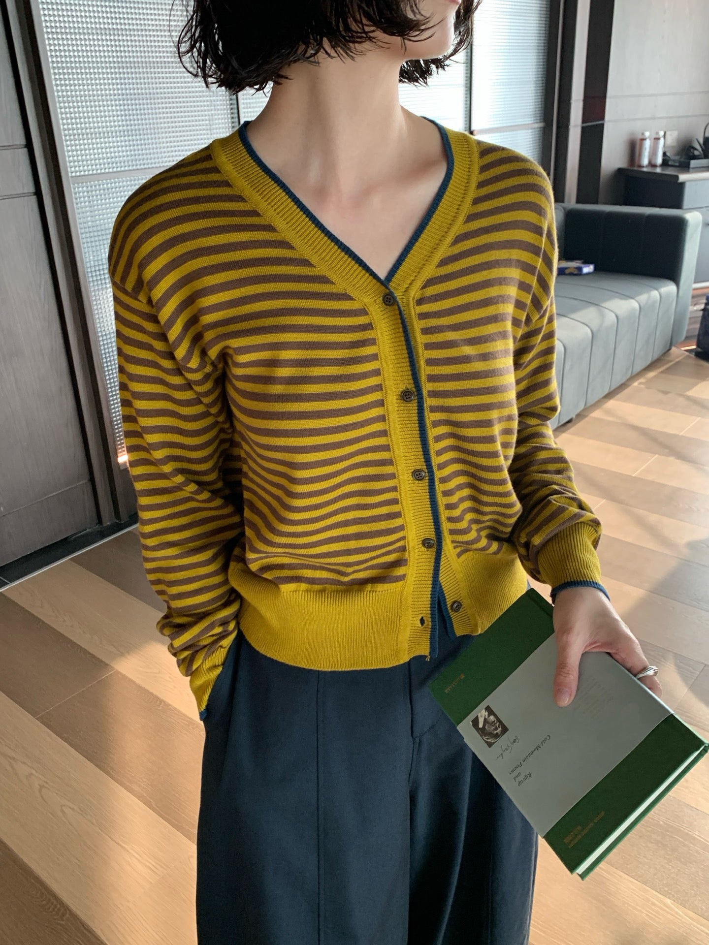 // 復古撞色間條包邊CD