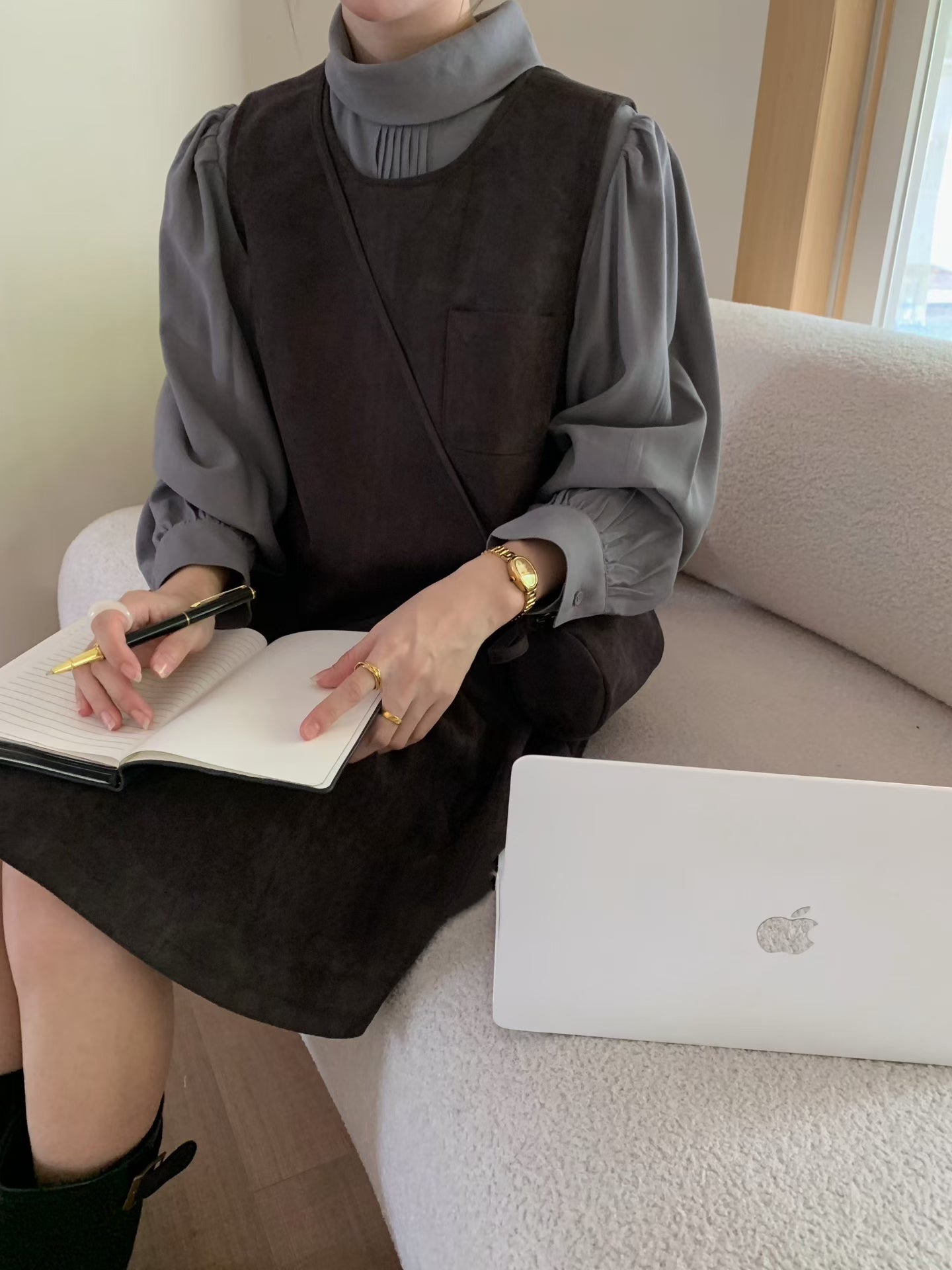 // 壓褶翻領silky BL+麂皮絨荷葉腳背心OPS套裝(連袋仔)