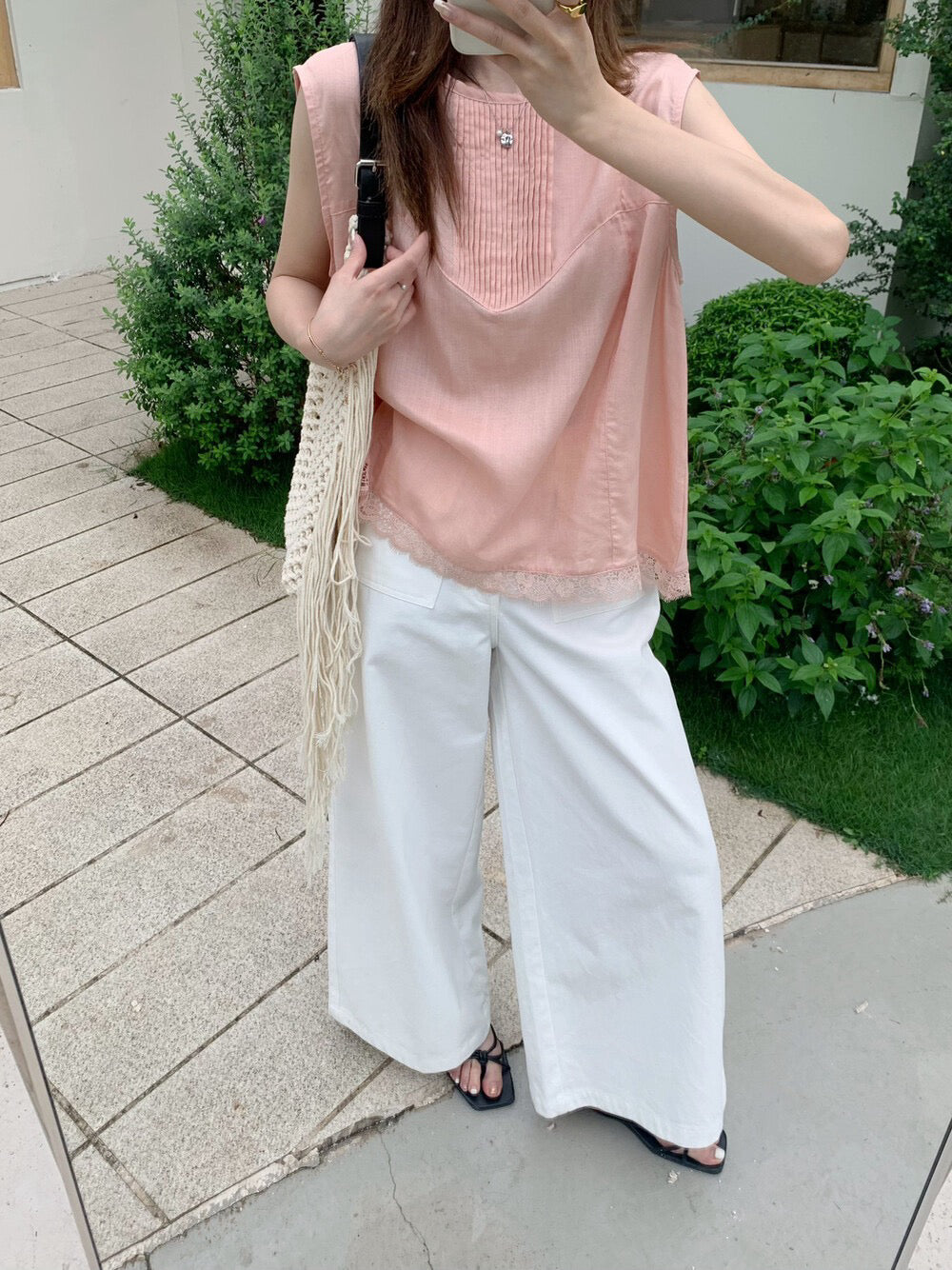 // 壓褶設計lace邊後綁帶背心