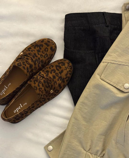 // 經典款金屬扣裝飾loafers