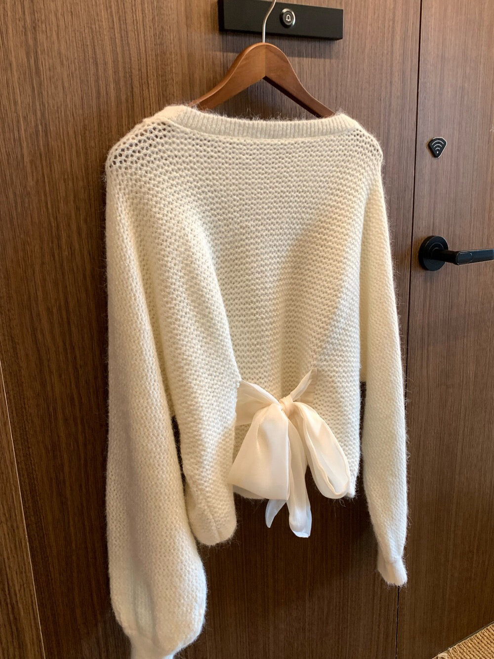 // 設計感後綁帶蝙蝠袖毛衣