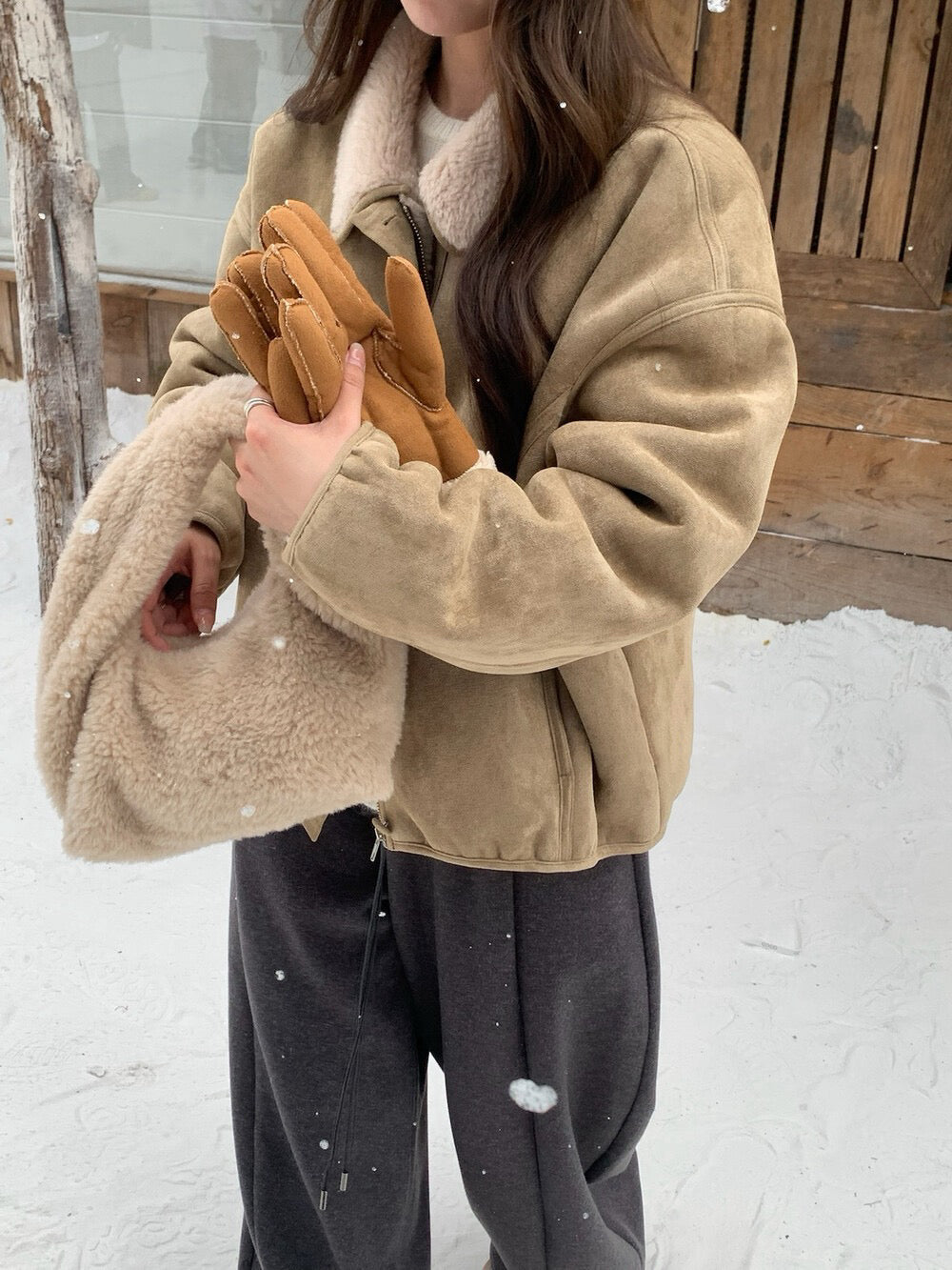 // 皮毛一體毛毛圓翻領麂皮外套