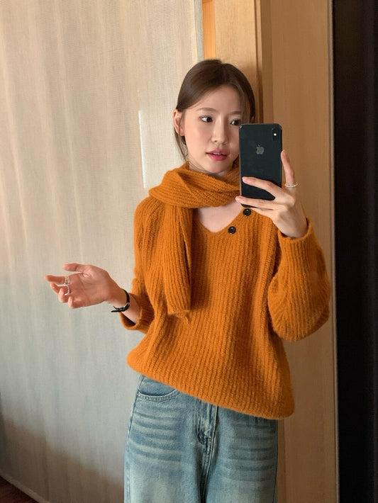 // 慵懶領邊鈕扣設計連頸巾毛衣