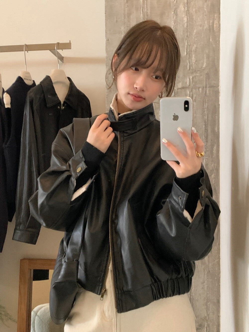 // 毛毛底帥氣可立領彷皮JK