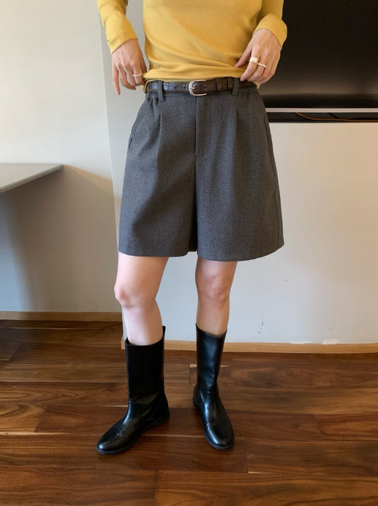 // 挺括感羊毛呢料連腰帶短褲