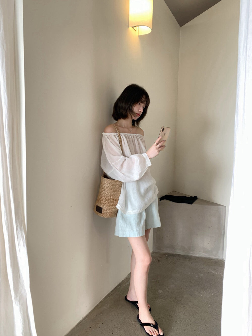// lace腳後綁帶麻質一字領BL