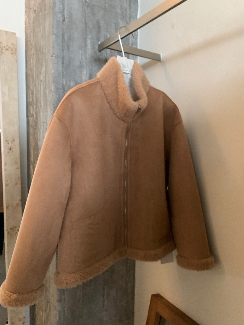 // 皮毛一體毛毛邊立領拉鍊外套