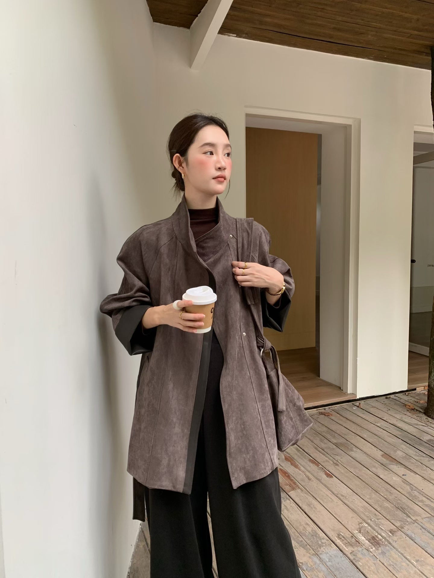 // 帥氣麂皮絨可立領拼皮外套