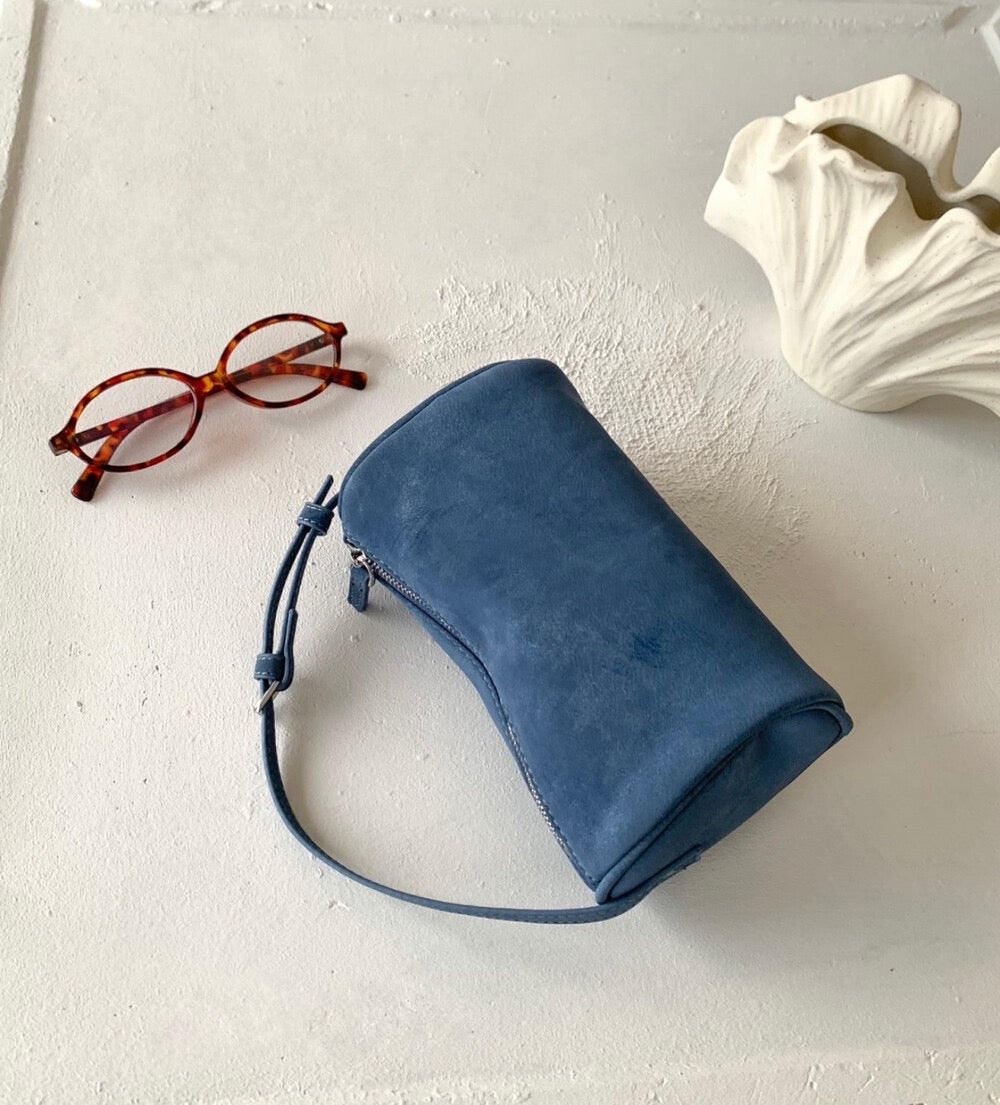 Nov. Part 3贈品🌟滿額$1200送簡約猄皮絨圓筒袋￼