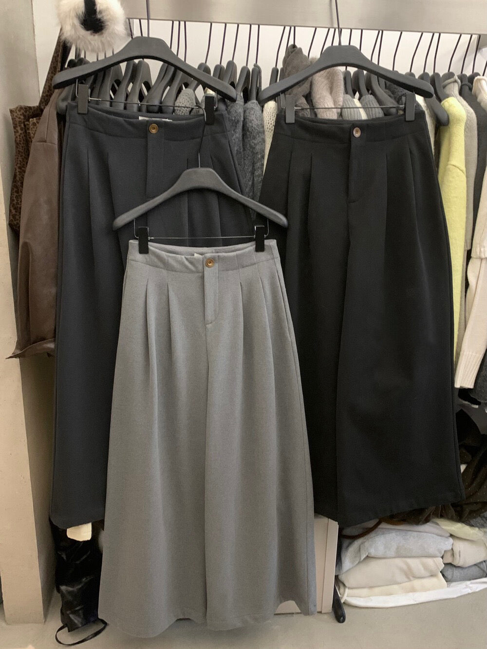 // 壓褶顯瘦加絨闊腳西褲