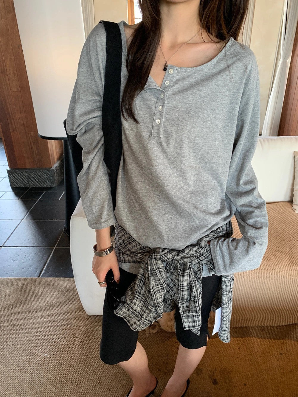 B48 / 慵懶風半鈕扣圓領長袖TEE