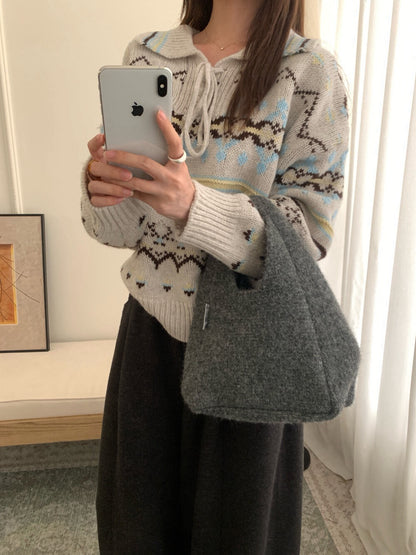 // 60%綿羊毛復古花紋綁帶翻領毛衣