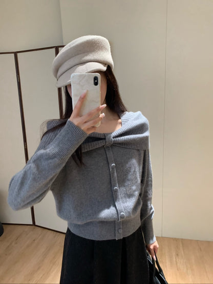 // 57%wool蝴蝶結一字領排扣NT