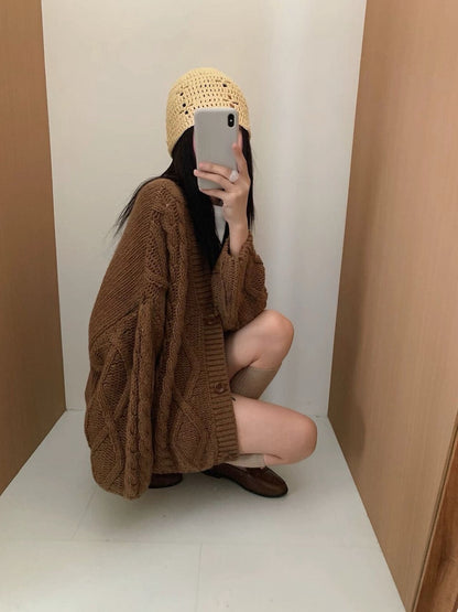 // 復古感V領重工麻花中長CD