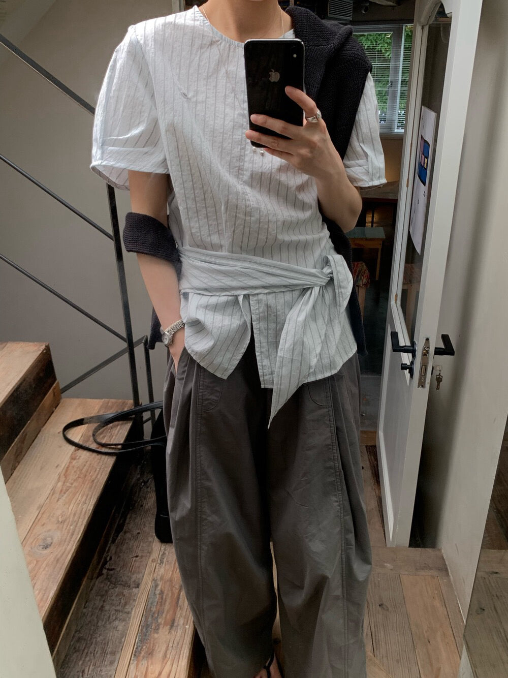 // 簡約風壓褶袖口間條開叉BL(連披肩)