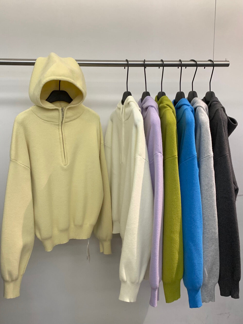 // 經典半拉鍊連帽混羊毛毛衣