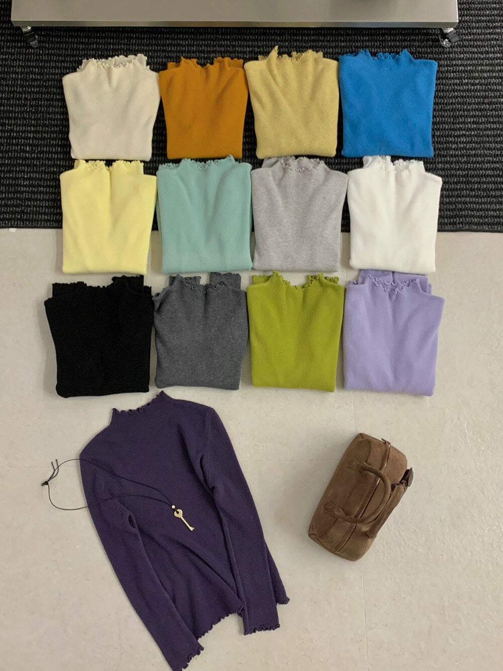 // 人手一件卷卷邊半領針織NT