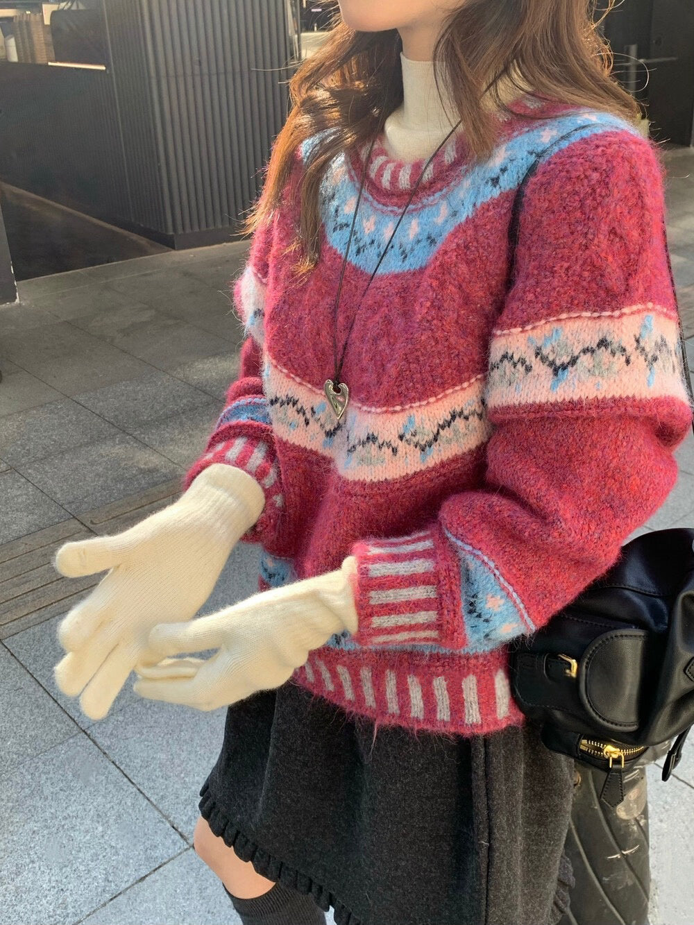 // 顏色超美的軟糯花紋毛衣