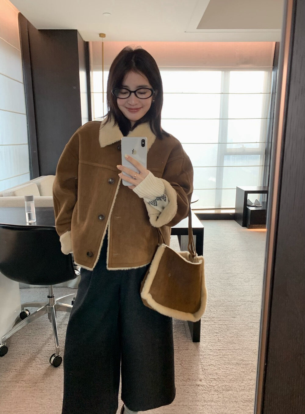 // 超軟皮毛一體麂皮翻領外套(連袋仔)