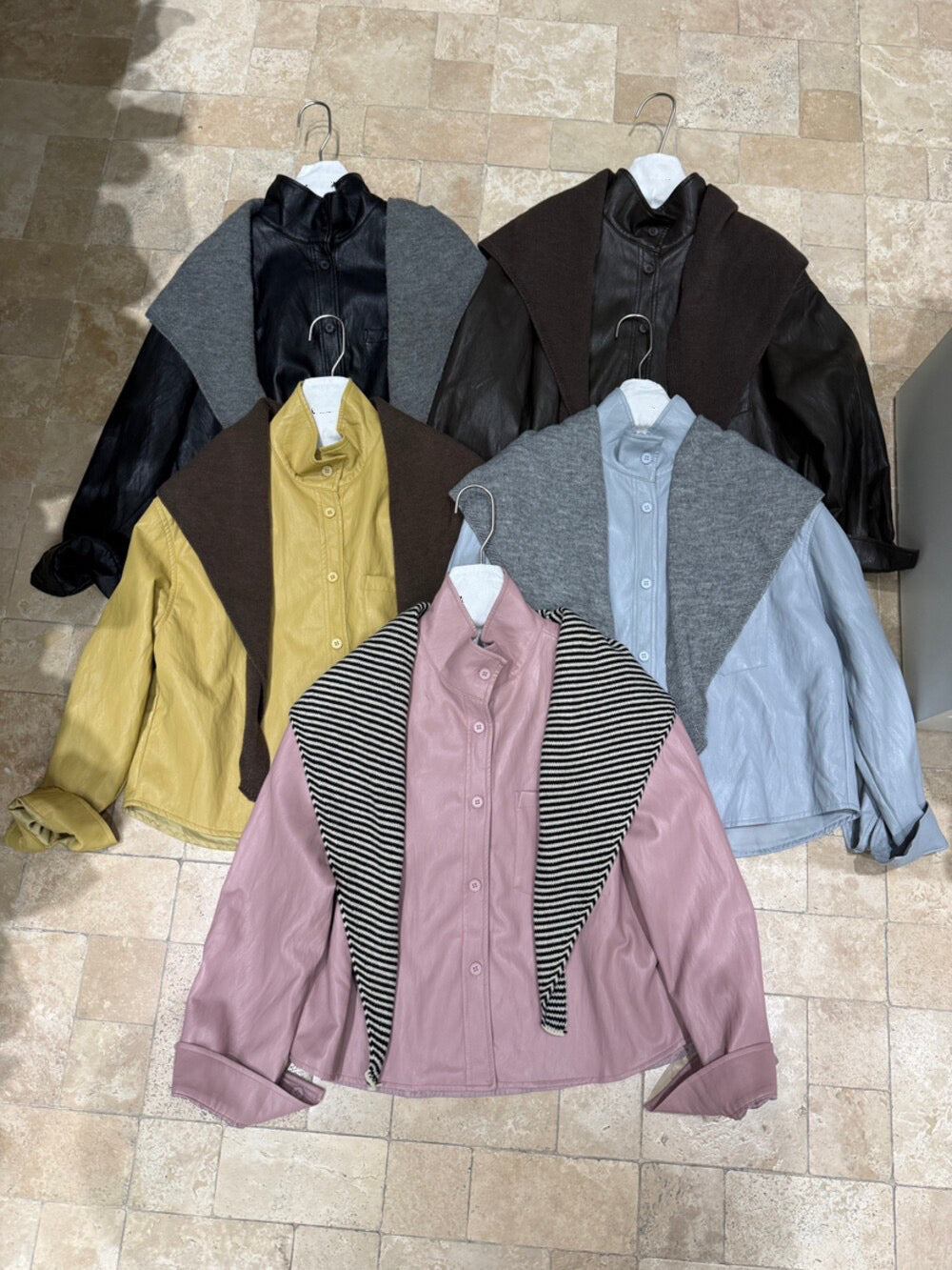 // 立領設計超軟彷皮外套(連披肩)