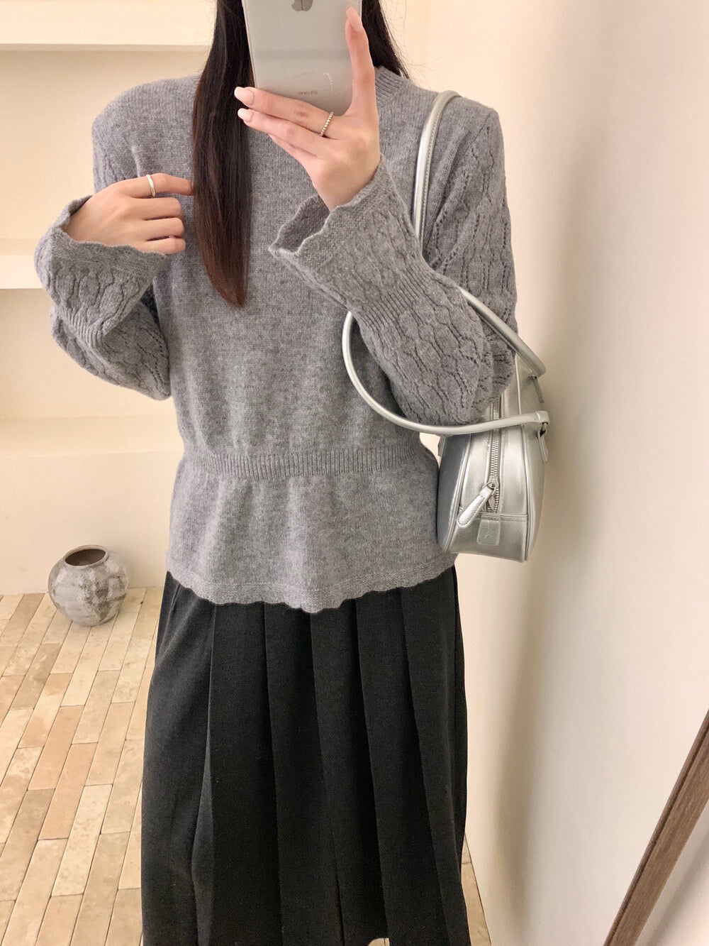 // 100%綿羊毛鈎花微喇叭袖修腰NT